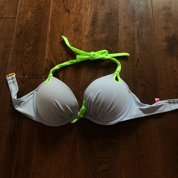 Victoria’s Secret bombshell push up bikini top - Picture 1 of 2